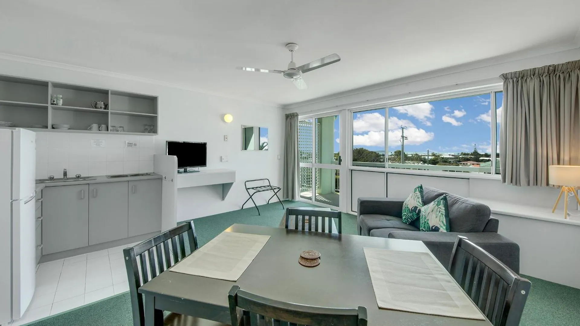 Reef Adventureland Motel Tannum Sands 3*,  Australia