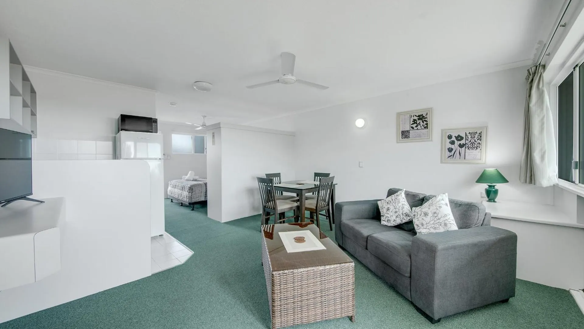 ***  Reef Adventureland Motel Tannum Sands Australia