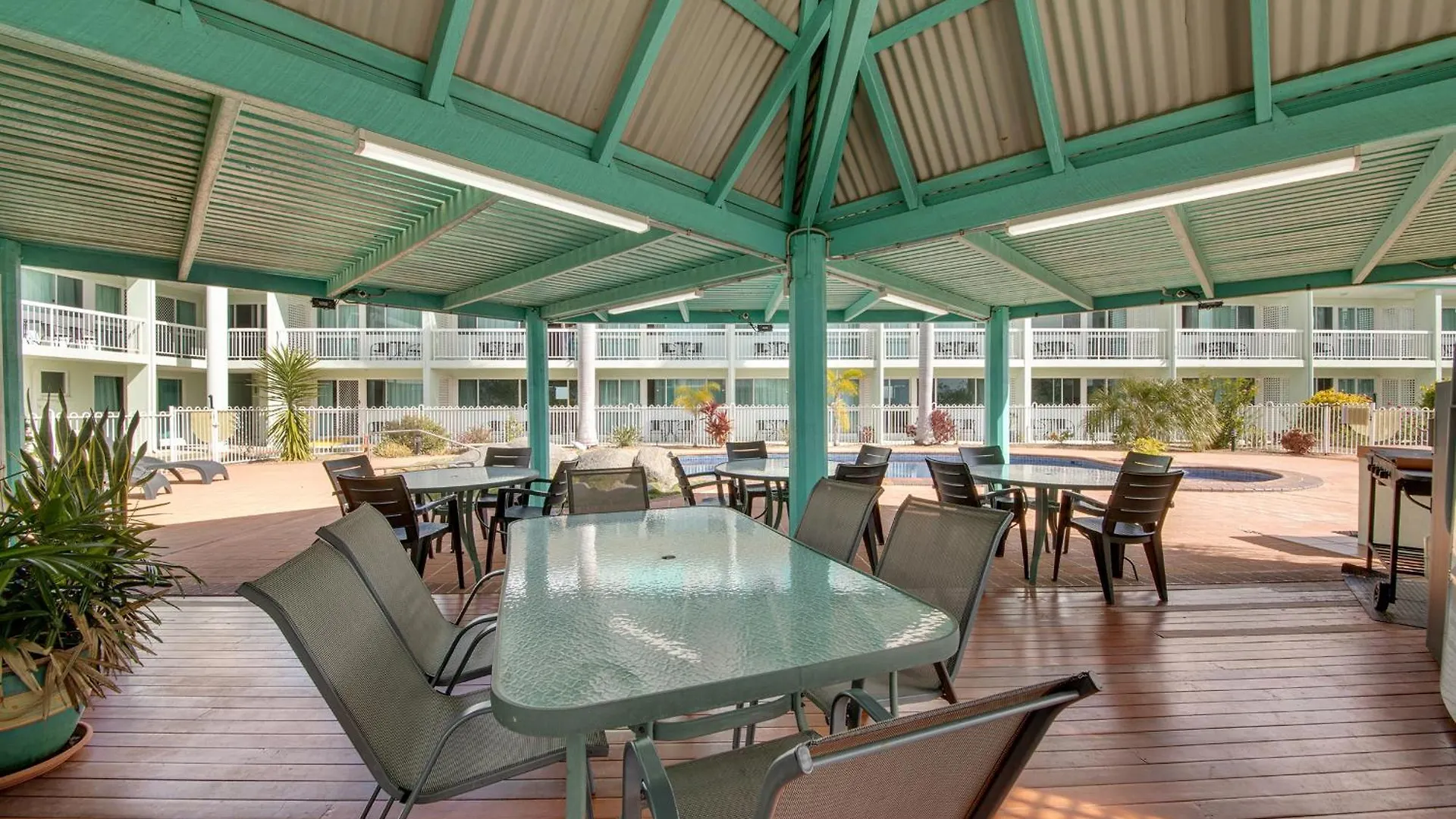 Reef Adventureland Motor Inn Tannum Sands Motel